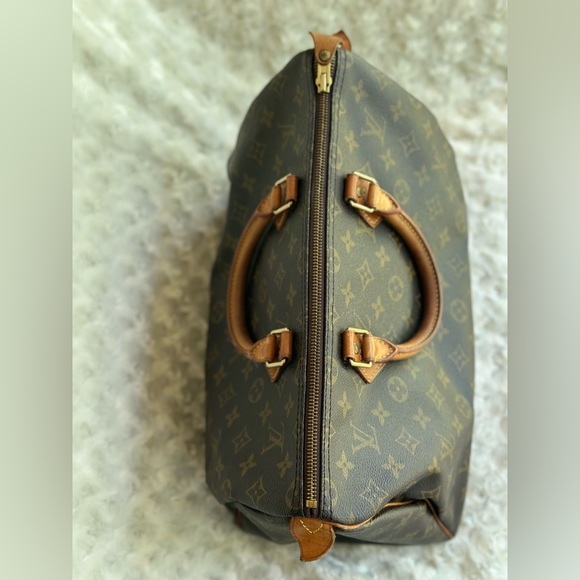 Authentic Louis Vuitton  Monogram Speedy 35 - Picture 9 of 16